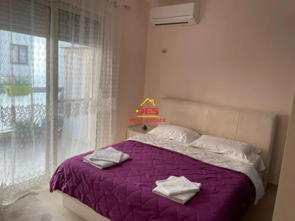 Vlore, jepet me qera apartament 2+1+Ballkon Kati 2, 84 m² 650 € (Rruga Murat Tërbaçi)