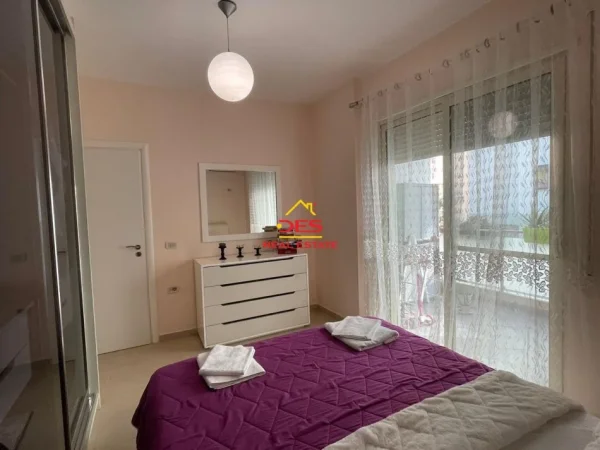 Vlore, jepet me qera apartament 2+1+Ballkon Kati 2, 84 m² 650 € (Rruga Murat Tërbaçi)