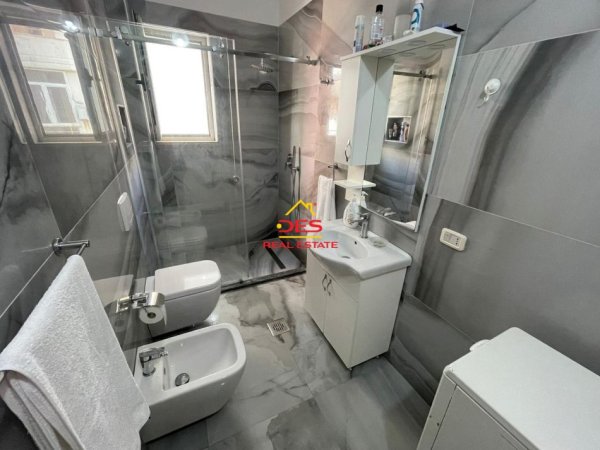 Vlore, jepet me qera apartament 2+1+Ballkon Kati 2, 84 m² 650 € (Rruga Murat Tërbaçi)