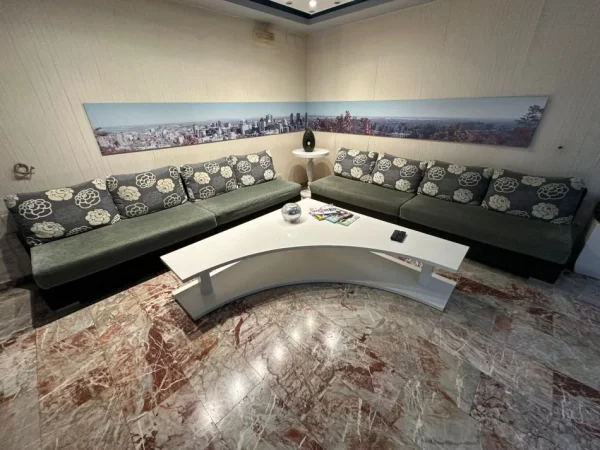 Tirane, Shiten divane 150 mij 4 cope