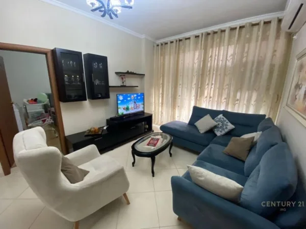 Tirane, jepet me qera 2+1 Kati 3, 73 m² 600 € (Apartament 2+1 me qira në Rrugën e Durrësit)