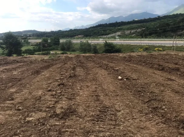 Tirane, toke , 16.500 m² 