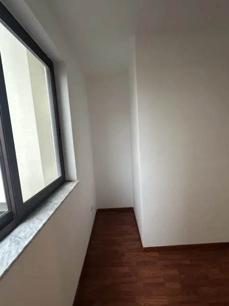 Durres, jepet me qera ambjent biznesi Kati 2, 45 m² (Rruga Fetah Bllaca)