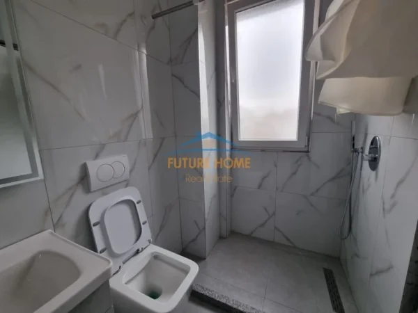 Tirane, jepet me qera 2+1 Kati 2, 100 m² 450 € (KOMPLEKSI TOM DOSHI)