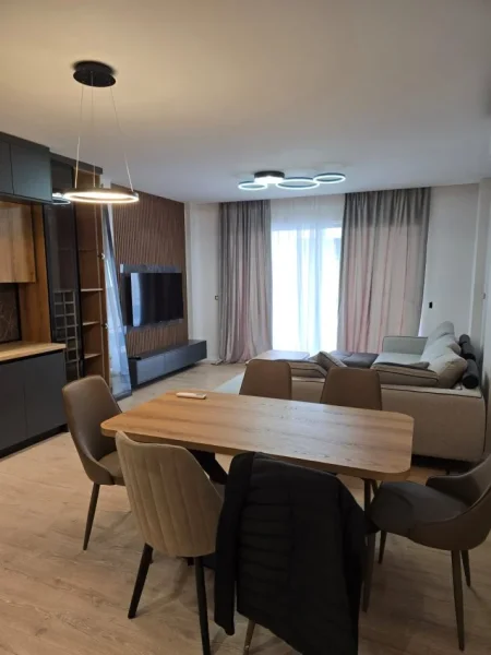 Shqiperi, shitet Kati 2, 290.000 € (Kopshti Zologjik, Liqeni i Thatë.)