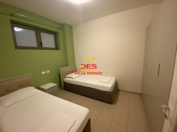 Vlore, jepet me qera apartament 2+1+Ballkon Kati 1, 75 m² 550 € (Rruga Aleksandër Moisiu)