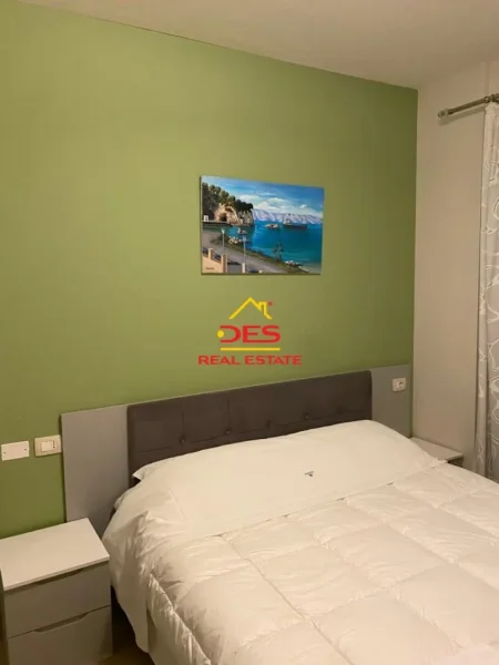 Vlore, jepet me qera apartament 2+1+Ballkon Kati 1, 75 m² 550 € (Rruga Aleksandër Moisiu)