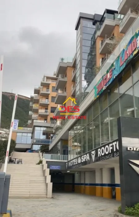 Vlore, jepet me qera apartament 2+1+Ballkon Kati 1, 75 m² 550 € (Rruga Aleksandër Moisiu)