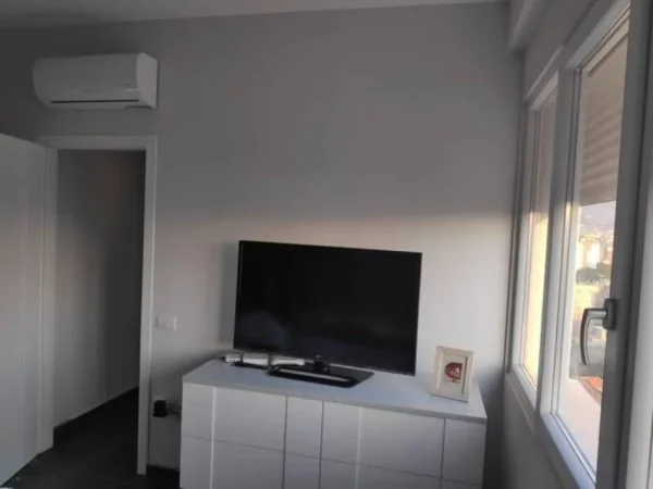 Tirane, jepet me qera apartament 2+1+Aneks+Ballkon Kati 11, 90 m² 1.200 € (pazari i ri)