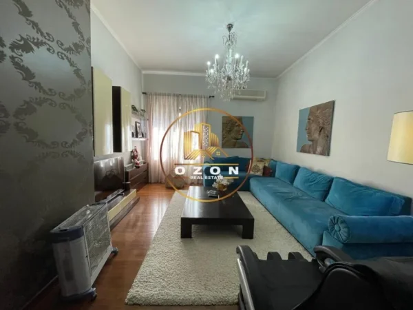 Apartament 2+1+2 për shitje në Qender!