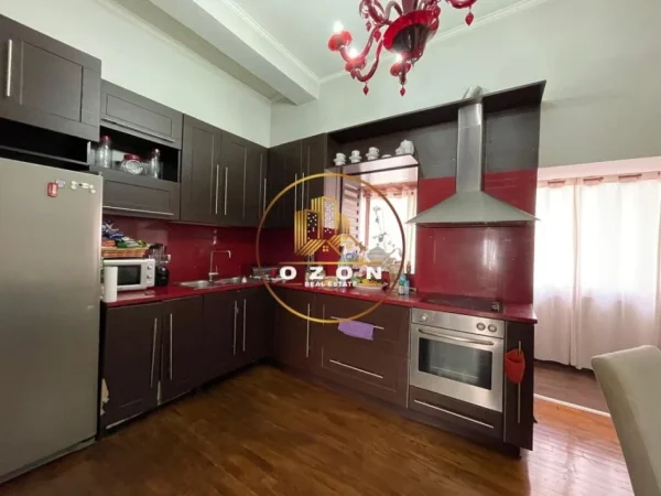 Apartament 2+1+2 për shitje në Qender!