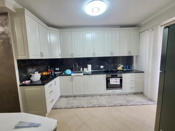 Tirane, shitet apartament 2+1+Aneks+Ballkon Kati 4, 113 m² 260.000 € (Selvia)