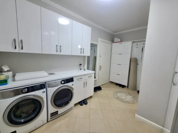 Tirane, shitet apartament 2+1+Aneks+Ballkon Kati 4, 113 m² 260.000 € (Selvia)