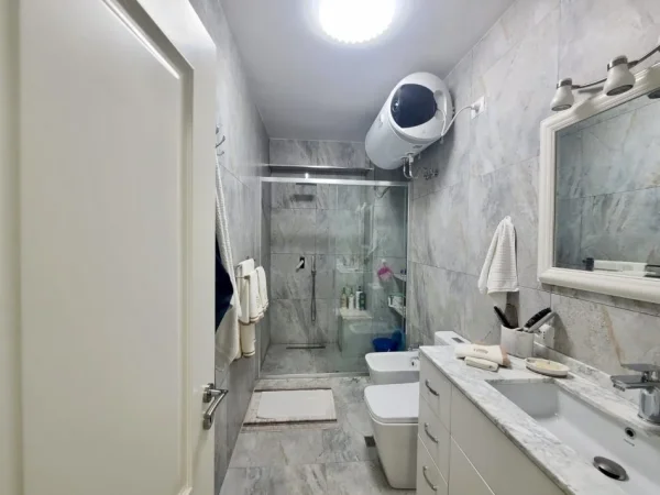 Tirane, shitet apartament 2+1+Aneks+Ballkon Kati 4, 113 m² 260.000 € (Selvia)