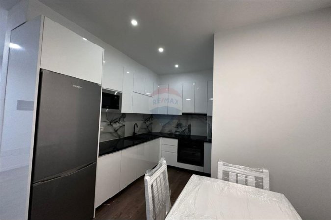 Tirane, jepet me qera apartament 1+1 , 65 m² 450 € (Astir)