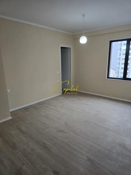 Tirane, jepet me qera apartament 2+1 Kati 4, 123 m² 750 € (QENDER)