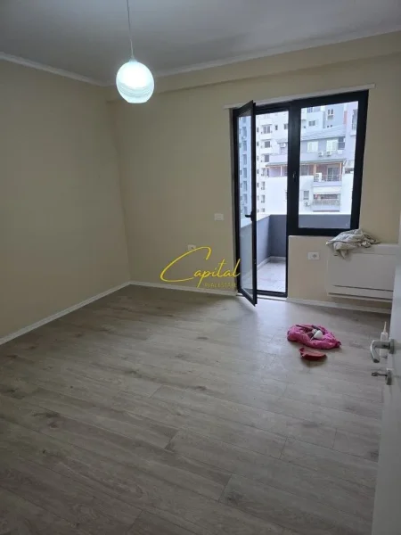 Tirane, jepet me qera apartament 2+1 Kati 4, 123 m² 750 € (QENDER)