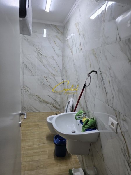 Tirane, jepet me qera apartament 2+1 Kati 4, 123 m² 750 € (QENDER)