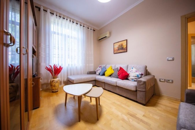 Tirane, jepet me qera apartament 1+1 Kati 2, 66 m² 600 € (Stadiumi Dinamo)