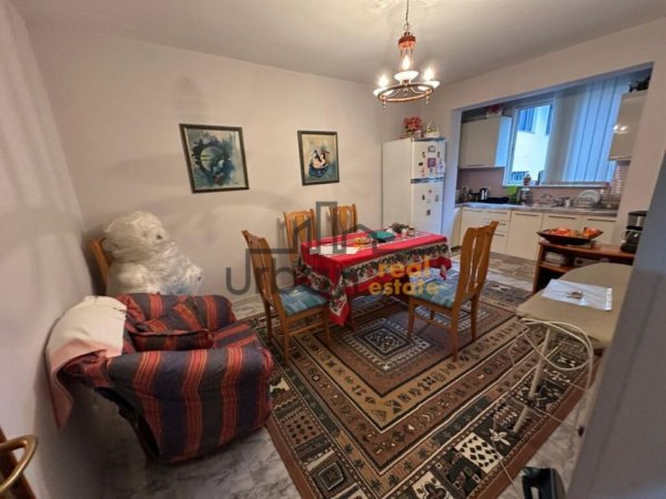 Tirane, shitet apartament 3+1+Ballkon Kati 3, 93 m² 180.000 € (Mozaiku)