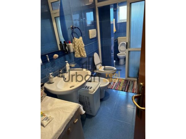 Tirane, shitet apartament 3+1+Ballkon Kati 3, 93 m² 180.000 € (Mozaiku)