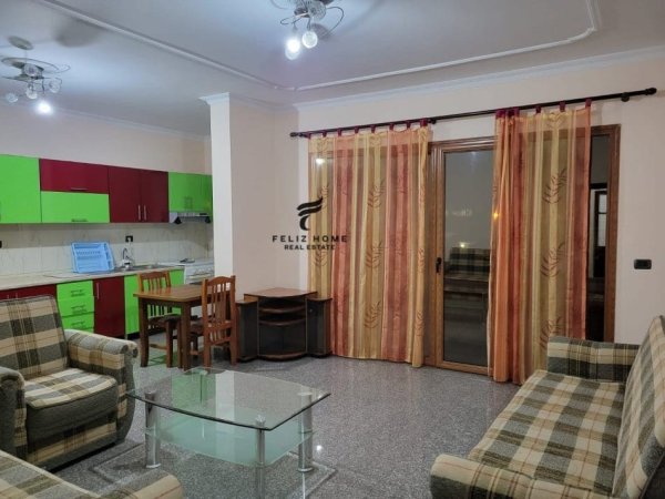 Tirane, jepet me qera apartament 2+1 , 100 m² 450 € (TREGU ELEKTRIK)