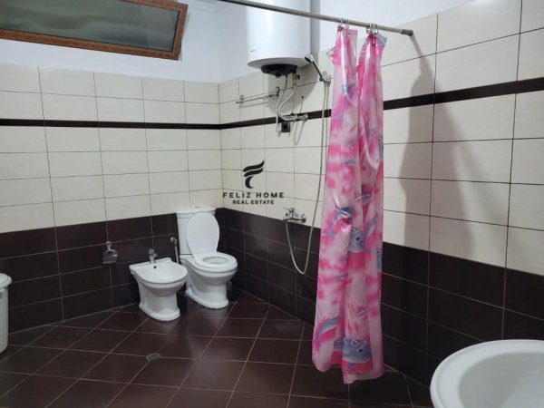 Tirane, jepet me qera apartament 2+1 , 100 m² 450 € (TREGU ELEKTRIK)