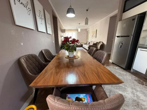 Tirane, shitet apartament 3+1+Ballkon Kati 6, 150 m² 308.000 € (komuna e parisit)
