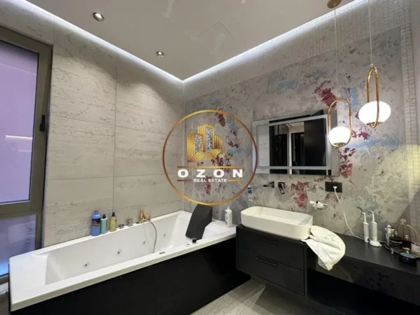 Apartament luksoz 2+1+2 për shitje tek Kompleksi Delijorgji, Rruga e Kavajës!