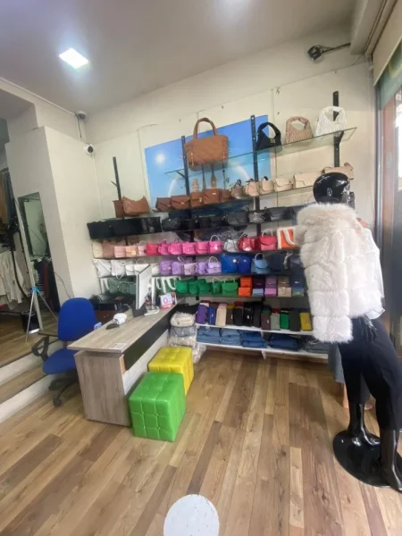 Tirane, shitet dyqan Kati 0, 50 m² (Bulevardi “Bajram Curr)