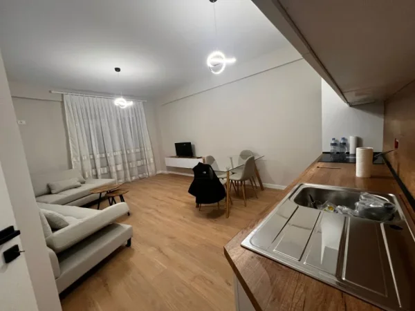 Tirane, jepet me qera apartament 2+1 Kati 6, 100 m² 500 € (Astir)