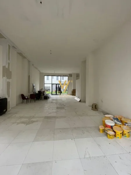 Tirane, jepet me qera ambjent biznesi Kati 0, 127 m² 2.300 € (PORCELAN)