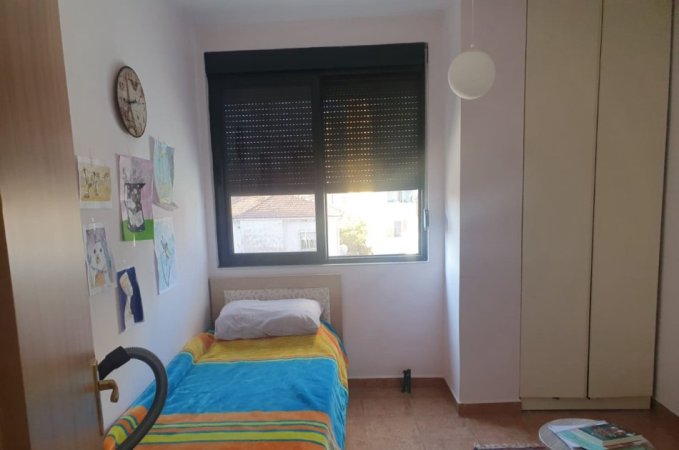 Tirane, jepet me qera apartament 2+1 Kati 3, 50 m² 550 € (Pazari i Ri)