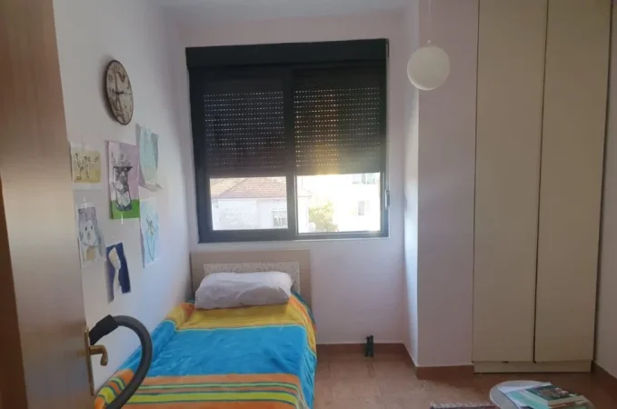 Tirane, jepet me qera apartament 2+1 Kati 3, 50 m² 550 € (Pazari i Ri)