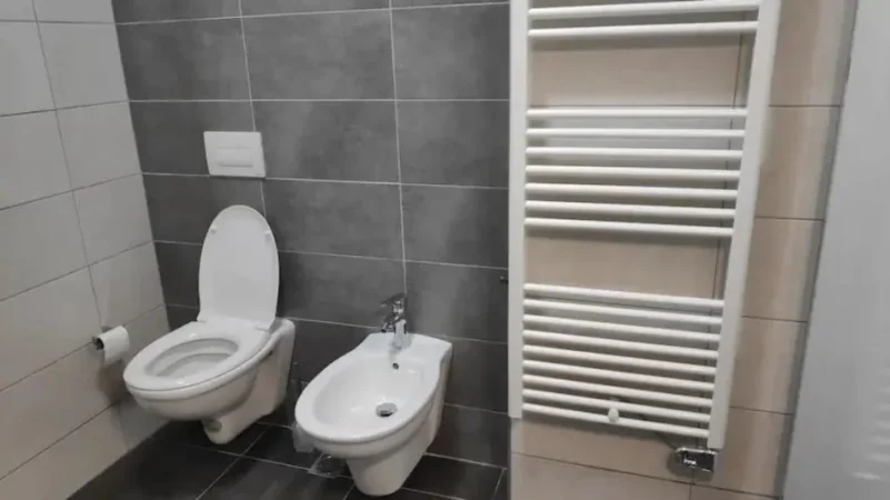 Tirane, jepet me qera apartament+verande | Penthouse 2+1 Kati 11, 90 m² 1.200 € (Pazari i Ri,qendra Lincoln)