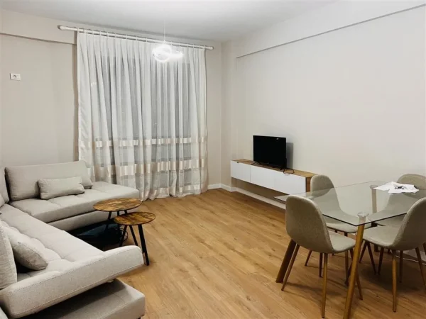 Tirane, jepet me qera apartament 2+1+Ballkon Kati 6, 100 m² 500 € (Astir , pallatet fratari)