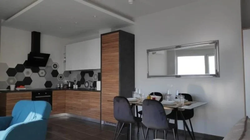 Tirane, jepet me qera 2+1 , 90 m² 1.200 € (Pazari i Ri)