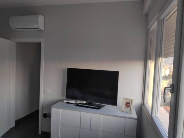 Tirane, jepet me qera 2+1 , 90 m² 1.200 € (Pazari i Ri)