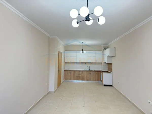 Tirane, shitet apartament 2+1 Kati 1, 115 m² 168.000 € (Kinostudio)