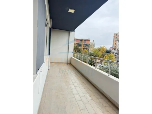 Tirane, shitet apartament 2+1 Kati 1, 115 m² 168.000 € (Kinostudio)