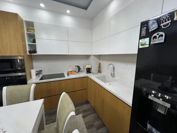 Tirane, jepet me qera apartament 2+1 Kati 3, 99 m² 700 € (UNAZA RE)  UNA48134