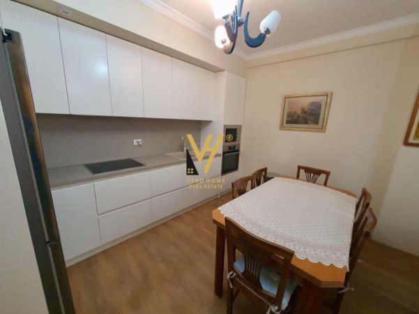 Tirane, jepet me qera apartament 2+1+Ballkon Kati 3, 120 m² 600 € (ASTIR)