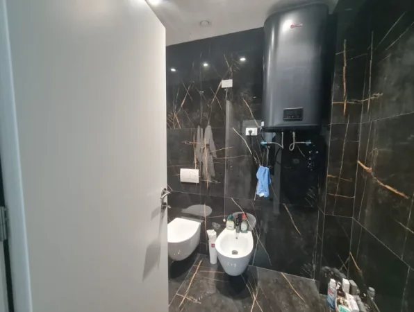 Tirane, jepet me qera apartament 2+1+Ballkon Kati 8, 128 m² 3.000 € (Lake View Residence)