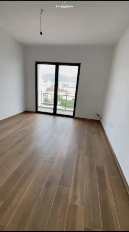 Tirane, jepet me qera zyre Kati 8, 90 m² 550 € (farmacia 10)