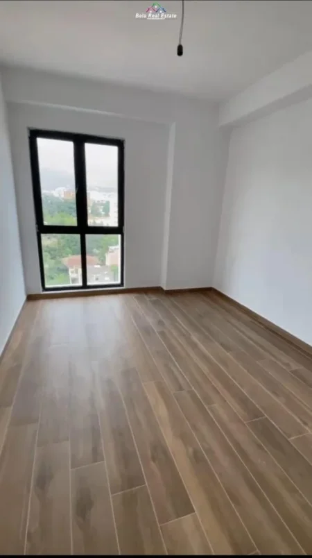 Tirane, jepet me qera zyre Kati 8, 90 m² 550 € (farmacia 10)