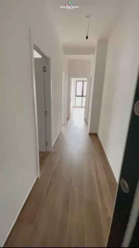 Tirane, jepet me qera zyre Kati 8, 90 m² 550 € (farmacia 10)