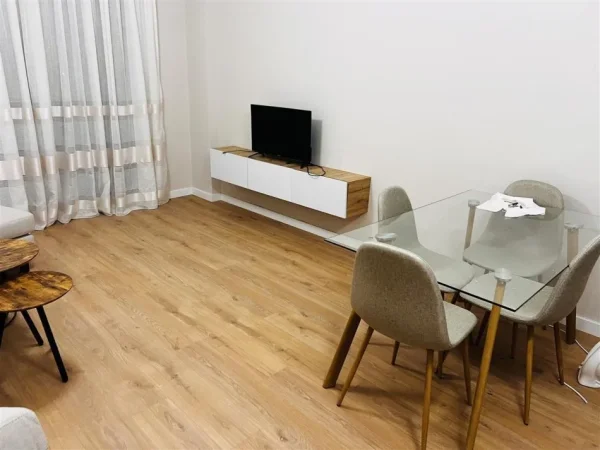 Tirane, jepet me qera apartament 2+1+Ballkon Kati 6, 100 m² 500 € (rruga Teodor Keko)