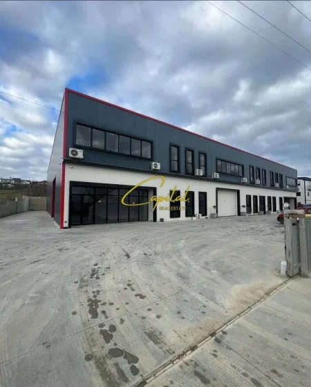 Tirane, jepet me qera dyqan Kati 0, 500 m² 3.000 € (VORE)