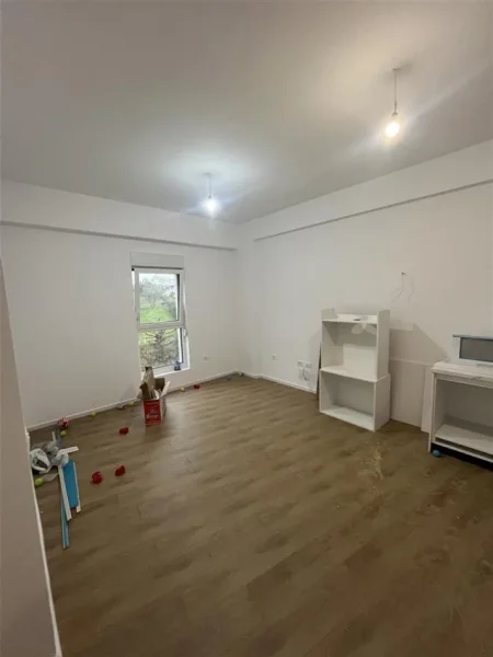 Tirane, jepet me qera apartament 2+1+Ballkon Kati 7, 80 m² 380 € (Ali DEm)