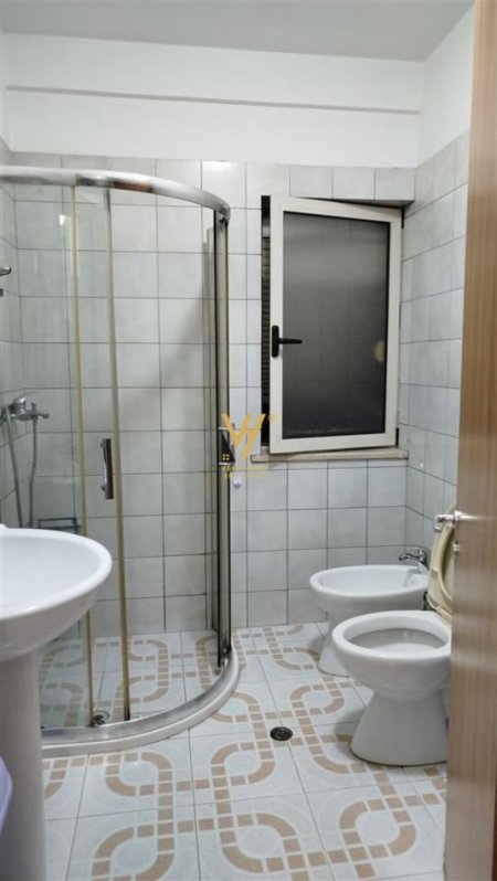 Tirane, jepet me qera apartament 2+1+Ballkon Kati 6, 85 m² 550 € (YZBERISHT)